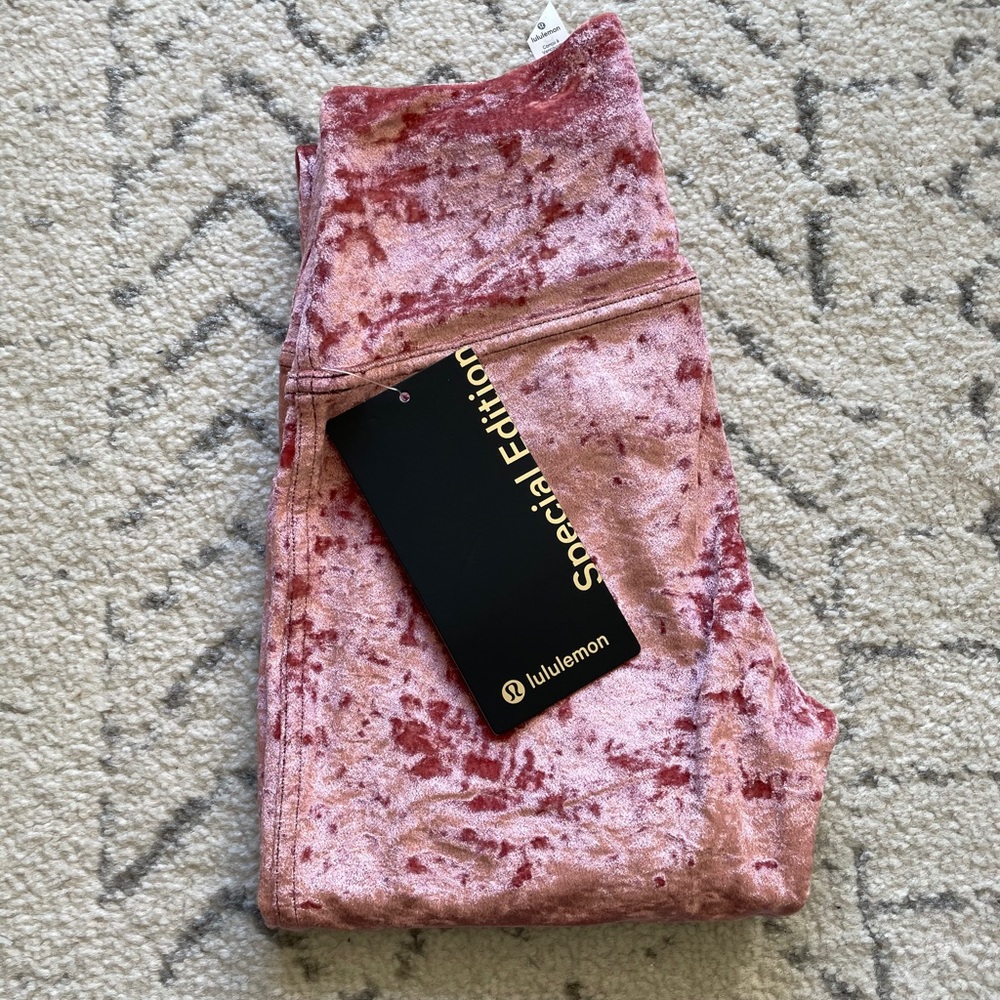 Wunder Lounge Tight 28" *Velvet Soft Cranberry - Picture 9 of 14